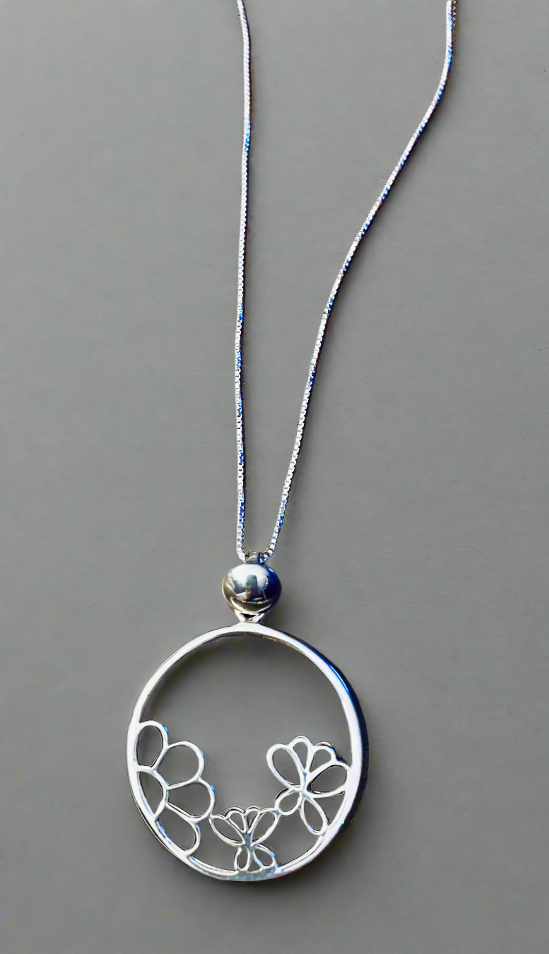 30" sterling chain w/daisy round pendant