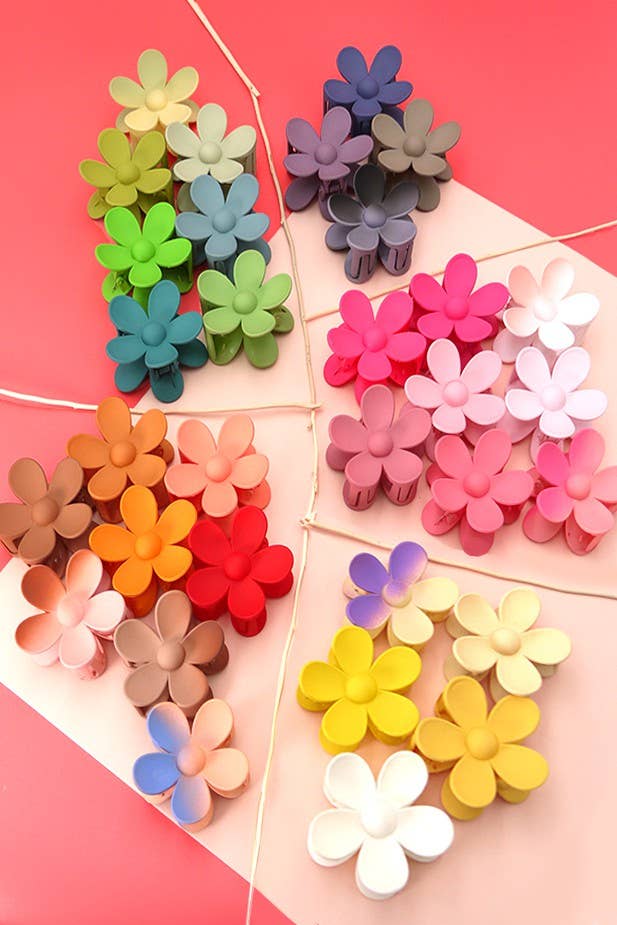 OVERSIZE MATTE FLOWER HAIR CLAW CLIPS