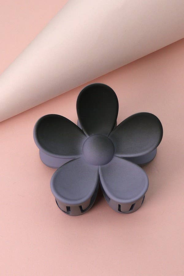 OVERSIZE MATTE FLOWER HAIR CLAW CLIPS